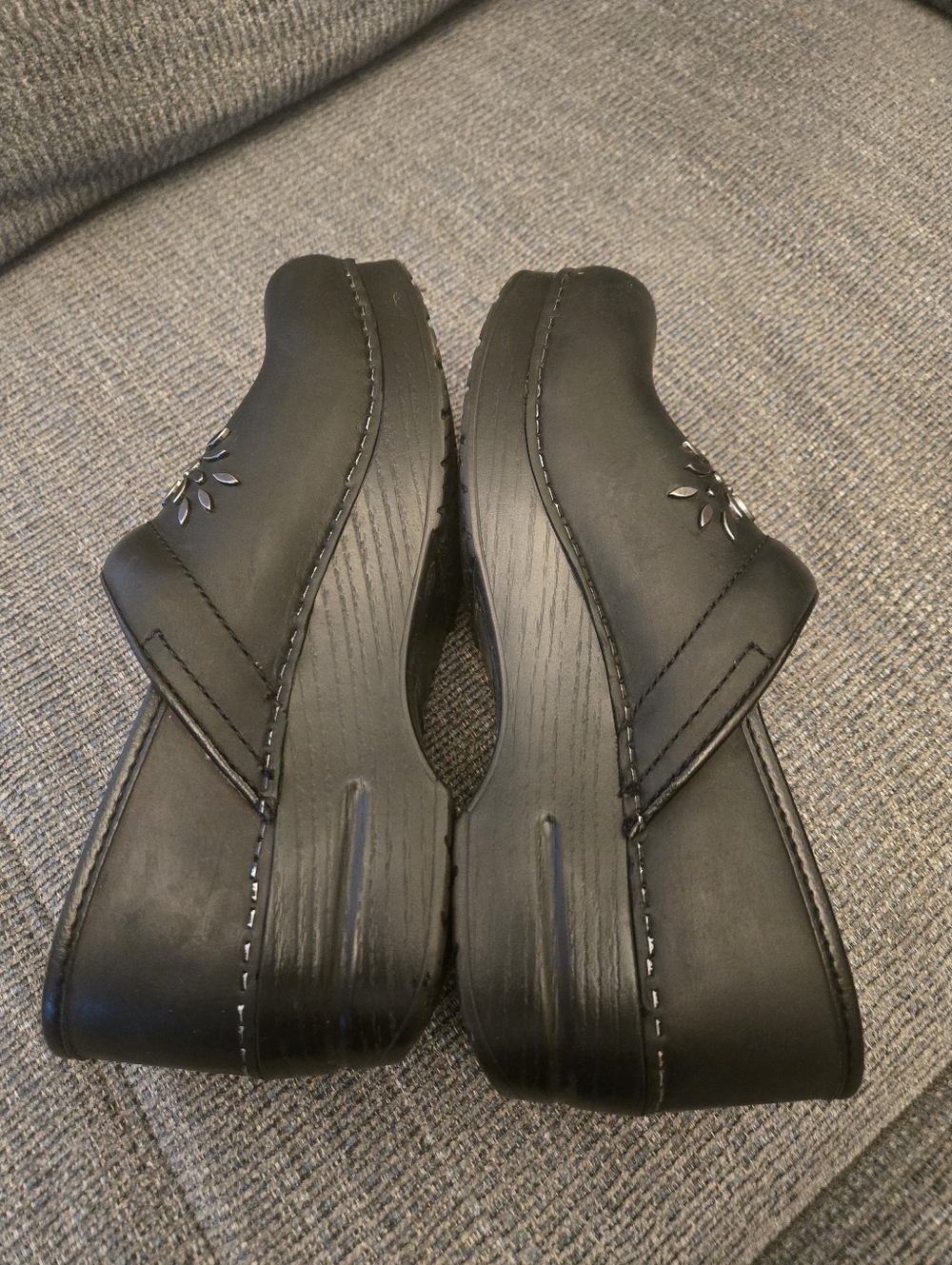 Dansko Black Oiled Metal Floral Patricia Professional Stapled Clogs Size 39 - Picture 6 of 10